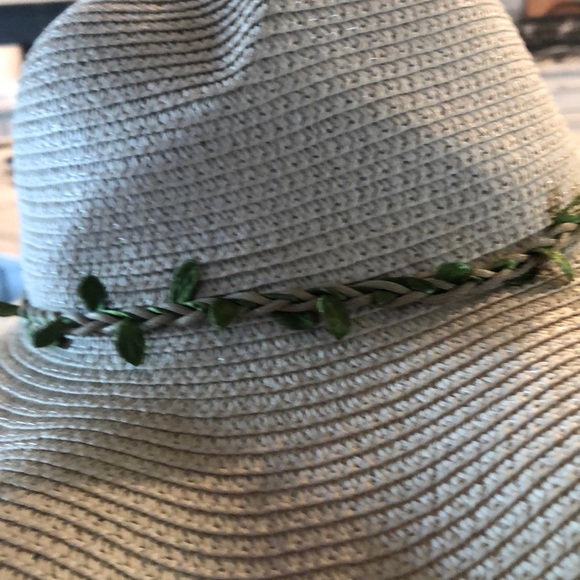 Straw hat - Picture 2 of 3